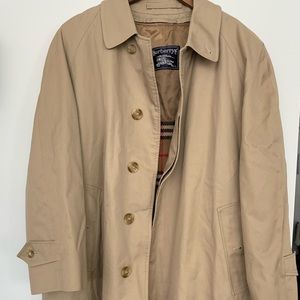 Vintage Burberrys authentic women’s trench coat